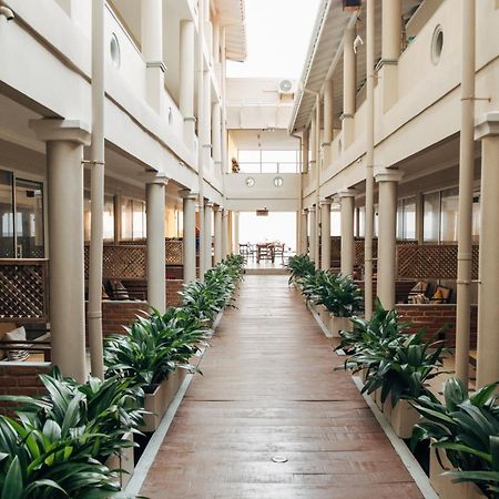 Neevana Hotel Хіккадува Екстер'єр фото