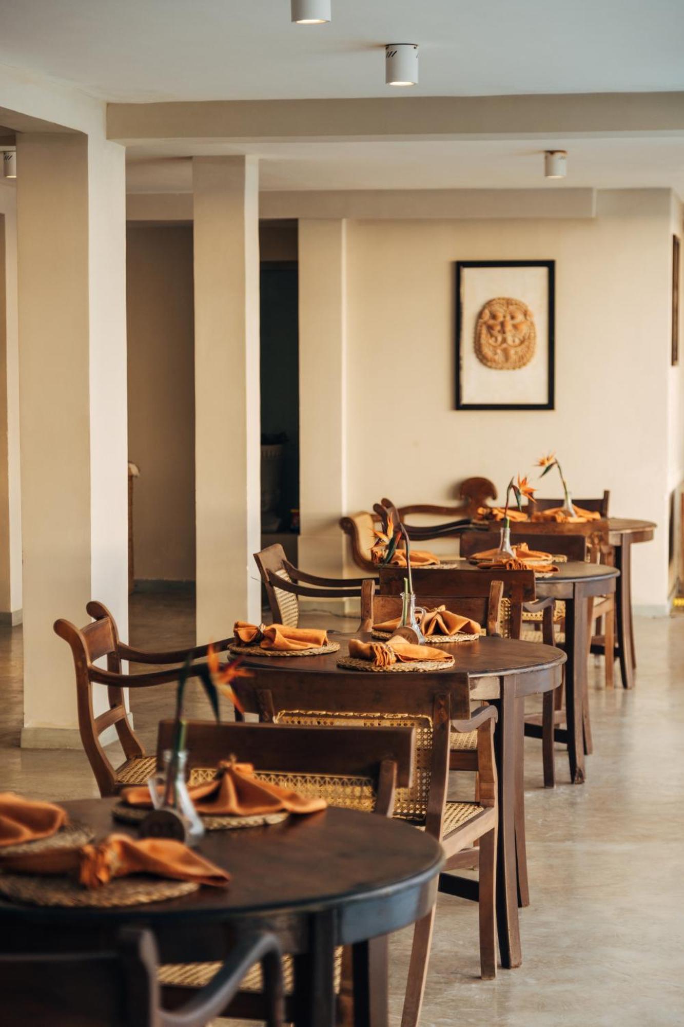 Neevana Hotel Хіккадува Екстер'єр фото