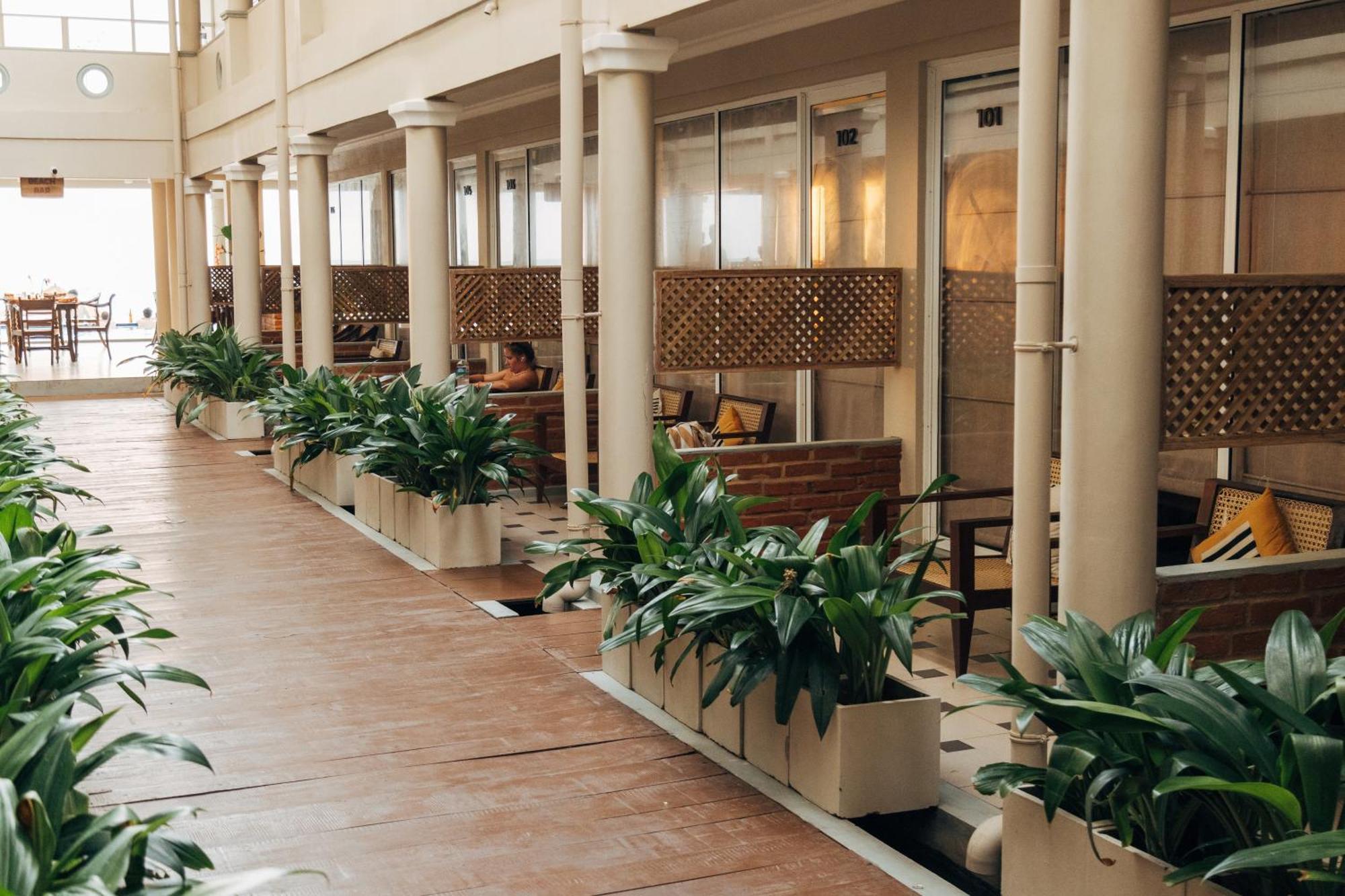 Neevana Hotel Хіккадува Екстер'єр фото