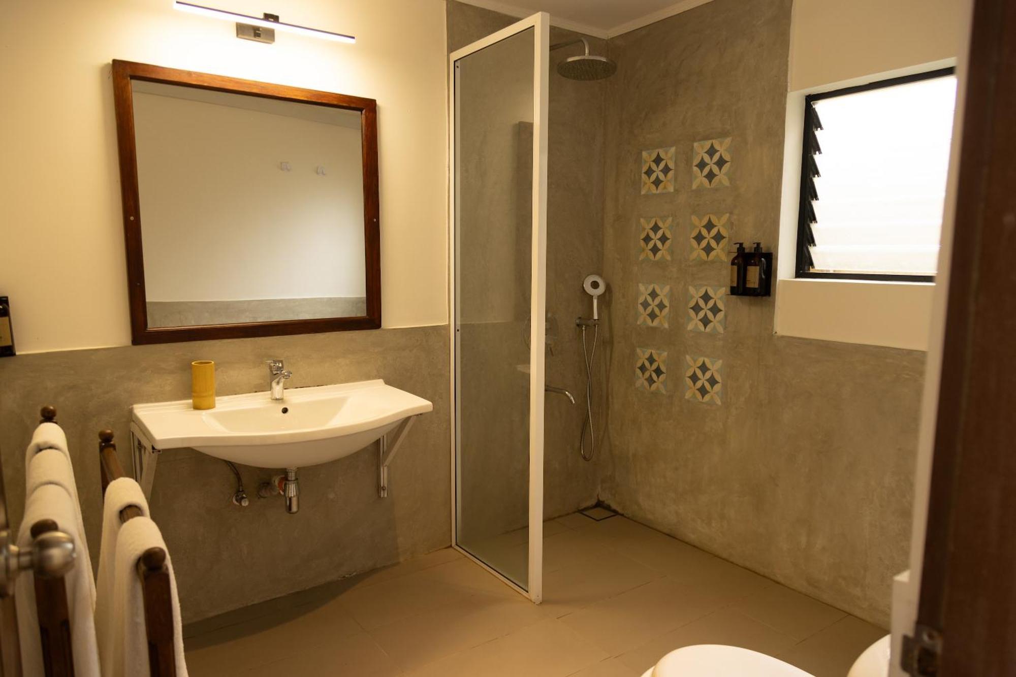 Neevana Hotel Хіккадува Екстер'єр фото