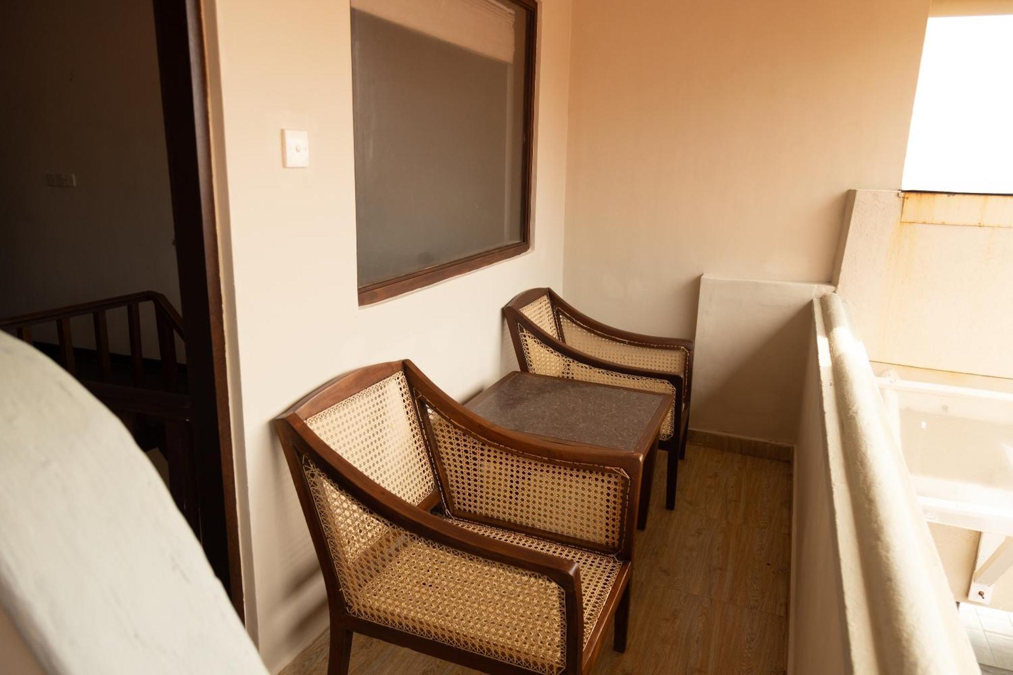 Neevana Hotel Хіккадува Екстер'єр фото