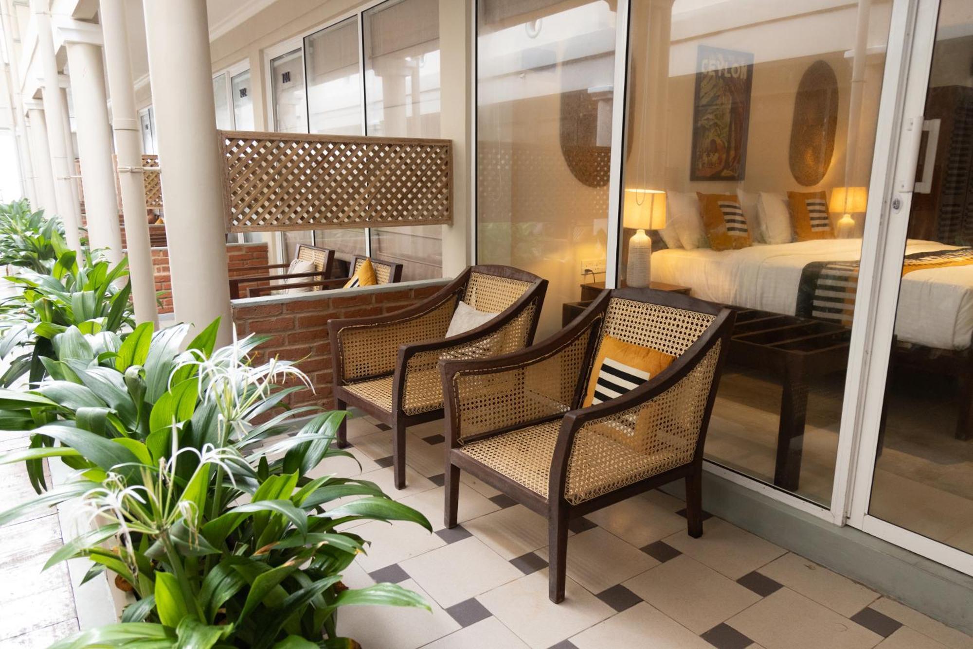 Neevana Hotel Хіккадува Екстер'єр фото